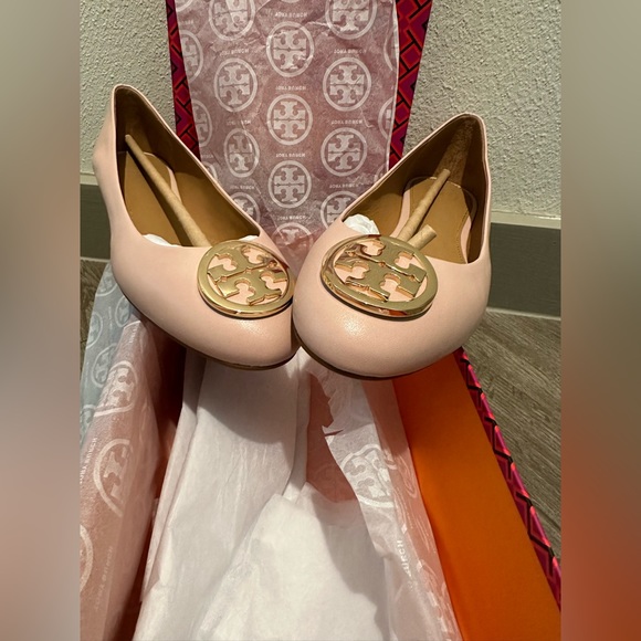 Tory Burch Benton Ballet Flat- Seashell pink/Gold Napa Leather. - Picture 4 of 6